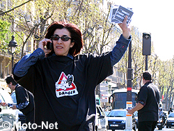 Laura explique que les automobilistes sont très réceptifs au message sur les dangers du portable au volant