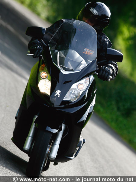 Essai nouveau scooter Peugeot Satelis 400 et 500 : le Lion dans la cour des maxiscooters