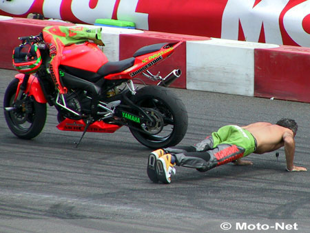 et AC Farias l'embrasse