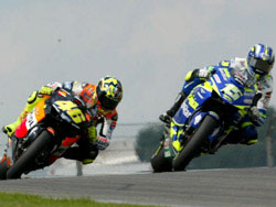 Gibernau s'impose finalement devant Rossi