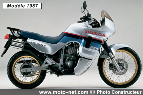Test Honda XL700V Transalp : La Transalp poursuit son bonhomme de… route 