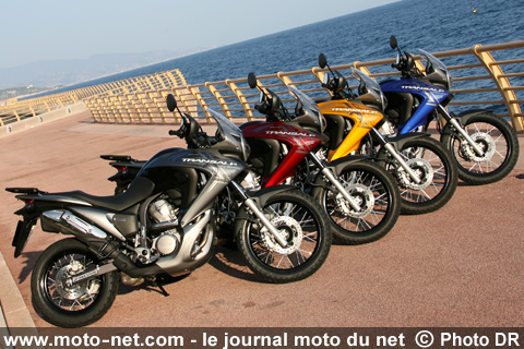 Test Honda XL700V Transalp : La Transalp poursuit son bonhomme de… route 