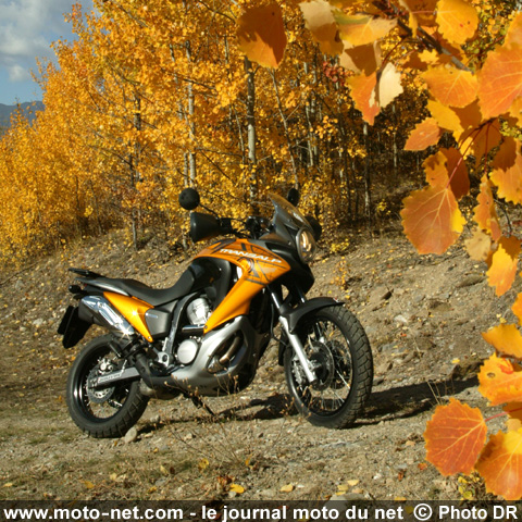 Test Honda XL700V Transalp : La Transalp poursuit son bonhomme de… route 
