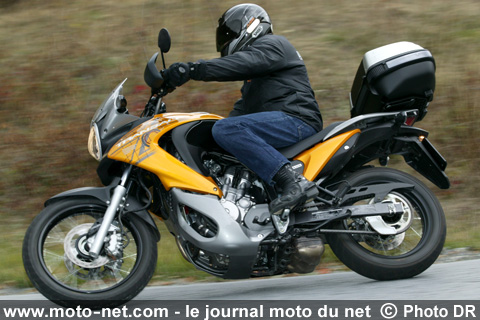 Test Honda XL700V Transalp : La Transalp poursuit son bonhomme de… route 