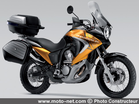 Test Honda XL700V Transalp : La Transalp poursuit son bonhomme de… route 