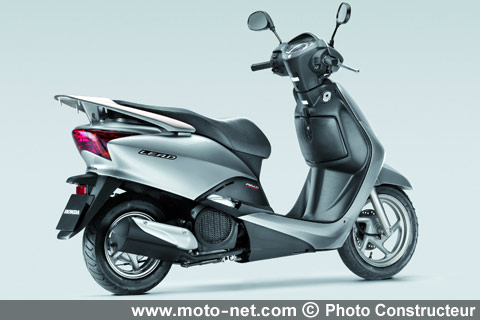 Honda dévoile sa CB1000R et son Lead 110