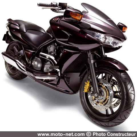 Honda dévoile sa CB1000R et son Lead 110