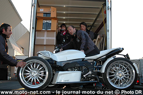 Customisation en direct au Salon 1000 Roues de Villefranche