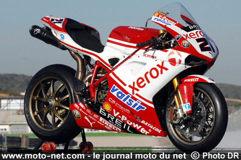 La Ducati n°21 de Troy Bayliss - Épreuve Mondial Superbike et Supersport Valence 2008 : la présentation sur Moto-Net.Com 