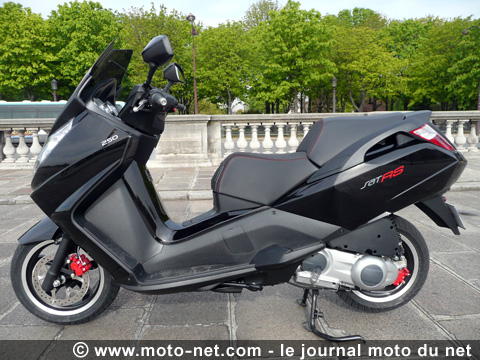 Essai nouveau scooter Peugeot Satelis RS 250 et 500 : Peugeot lâche les fauves avec les scooters Satelis RS : Résolument Sport !