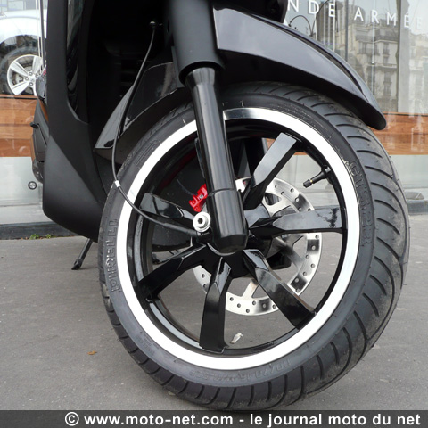 Essai nouveau scooter Peugeot Satelis RS 250 et 500 : Peugeot lâche les fauves avec les scooters Satelis RS : Résolument Sport !