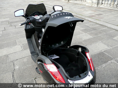 Essai nouveau scooter Peugeot Satelis RS 250 et 500 : Peugeot lâche les fauves avec les scooters Satelis RS : Résolument Sport !