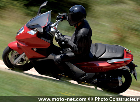 Essai Gilera GP 800 : La Ferrari des scooters ?