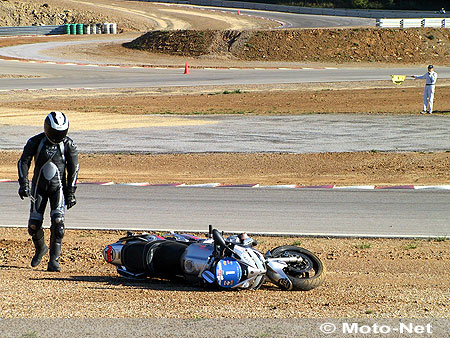 Chute de Phil Read sur le circuit d'Alès, sans gravité