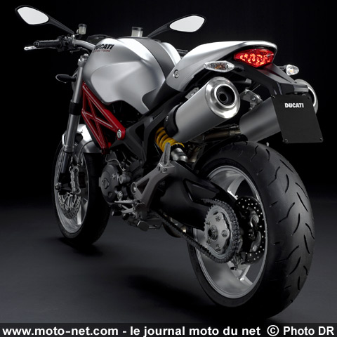Nouveautés Ducati 2009 : Monster 1100, grand frère de la 696