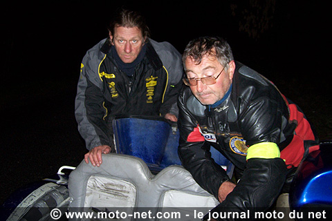 Dark Dog Tour 2008 - Ponction d'essence sur le side-car n°381 !