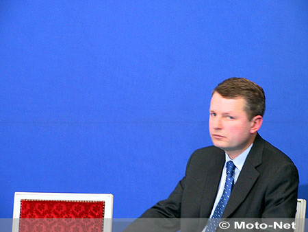 Rémy Heitz invite les motards à discuter autour d'une table