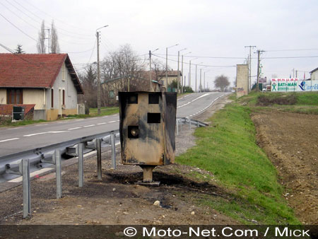 Photo du radar automatique de Beausemblant, sur la RN7 dans la Drôme, entièrement carbonisé
