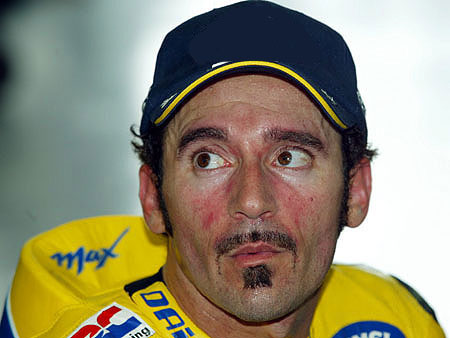 Max Biaggi lors des essais de Sepang le 12 février 2004