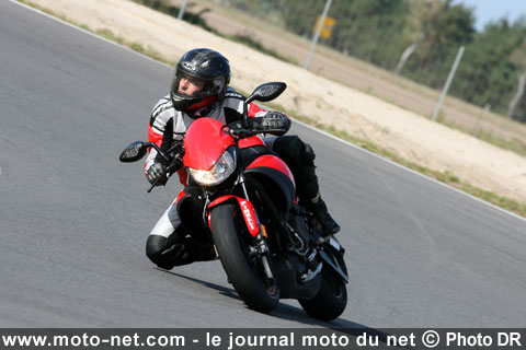 Craig Jones emmène une Buell 1125R à 238 km/h... sur un lac gelé !