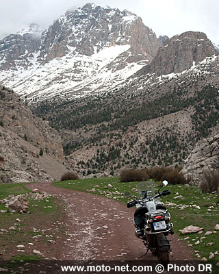 Voyage moto : Paris - Katmandou en BMW R1200 GS chaussée de Metzeler Tourance