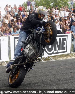 Stunters amateurs et professionnels mettent le feu à Carole !