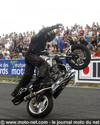 Stunters amateurs et professionnels mettent le feu à Carole !