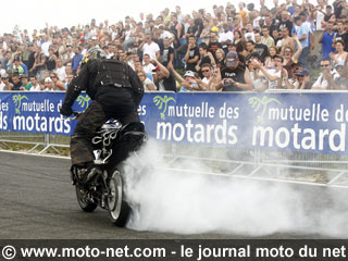 Stunters amateurs et professionnels mettent le feu à Carole !