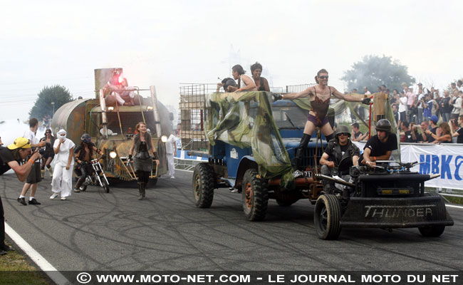 Stunters amateurs et professionnels mettent le feu à Carole !
