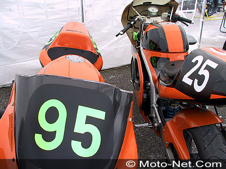 Les deux MNM's dans le paddocks du circuit de Lédenon