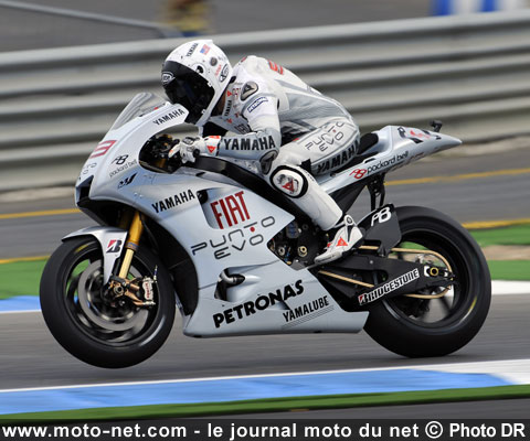 Lorenzo maintient la pression sur Rossi à Estoril