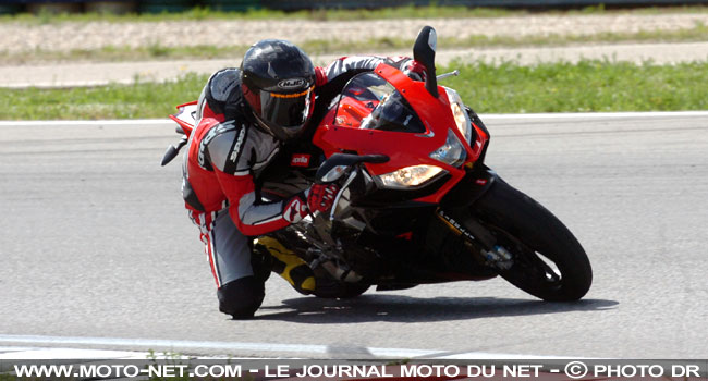 Aprilia rappelle 300 RSV4 à travers le monde