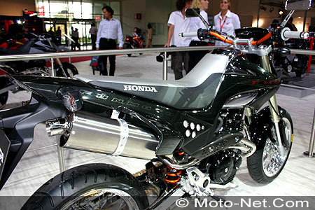 Nouveautés 2005 : salon Intermot de Munich 2004