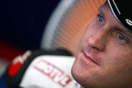 Grand Prix moto du Japon 2004 : l'état de santé des pilotes suite au crash de Motegi