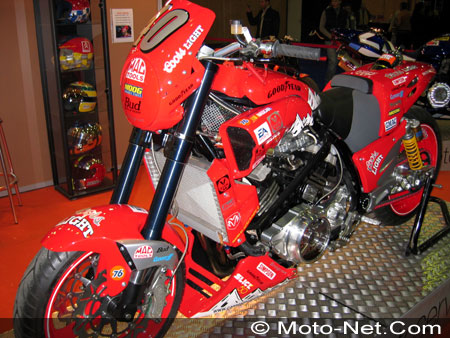 Paris Tuning Show 2005 : Yamaha V-Max de 250 chevaux préparé par Cannes Moto Services