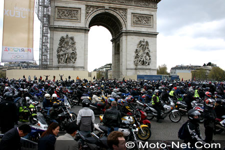 Les motards enterrent les feux de jour