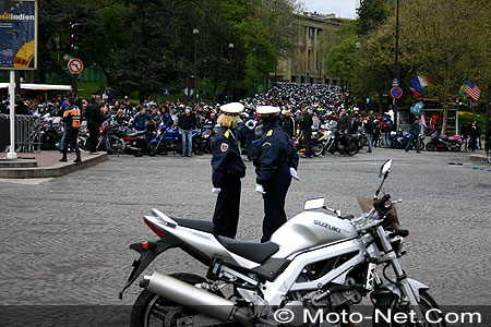 Les motards enterrent les feux de jour