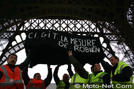 Les motards enterrent les feux de jour