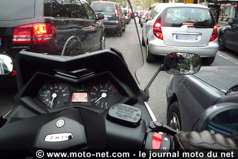 La remontée de files à moto serait limitée aux voies rapides