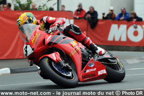 John McGuinness - Tourist Trophy Superbike 2013 : Michael Dunlop s'impose dans la course Superbike