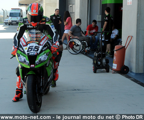 Sykes et Lascorz (tee-shirt rouge) - Essais privés WSBK : les Kawasaki s'entrainent à Aragon