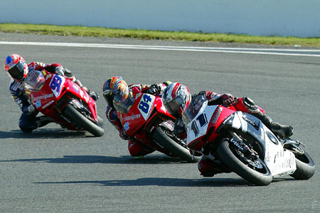 Les manches Superbike et Supersport de Magny-Cours 2005 sur Moto-Net