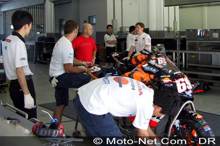 Moto-Net prend le guidon de la Honda RCV