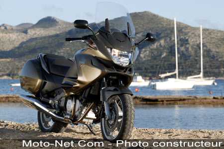 Honda Deauville 700 : toujours prête