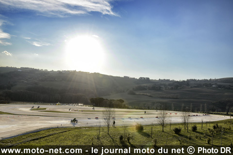 Rossi accueille 5 jeunes pilotes moto à Tavullia