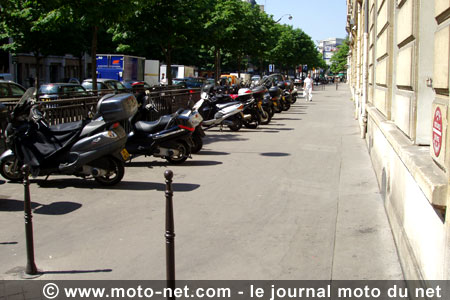 Stationnement des deux-roues : le grand n'importe quoi parisien