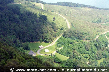Tour Moto Pyrénéen 2006 : soleil, montage et rigolade