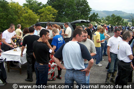 Tour Moto Pyrénéen 2006 : soleil, montage et rigolade
