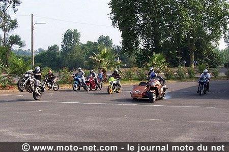 Tour Moto Pyrénéen 2006 : soleil, montage et rigolade
