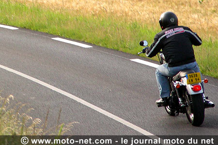 Harley-Davidson XL 883R Sportster : Différente et fière de l'être !